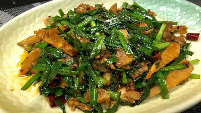 604. Sautéed Clam with Sauerkraut 酸菜炒蜆肉